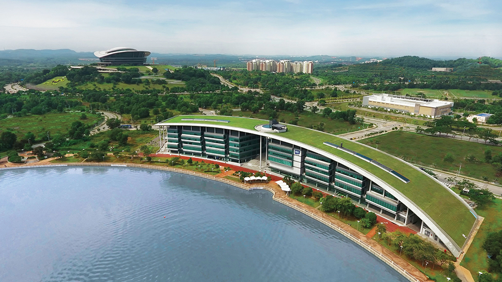 An overhead view of the sustainable green roof atop the Heriot-Watt University Malaysia campus in Putrajaya. 