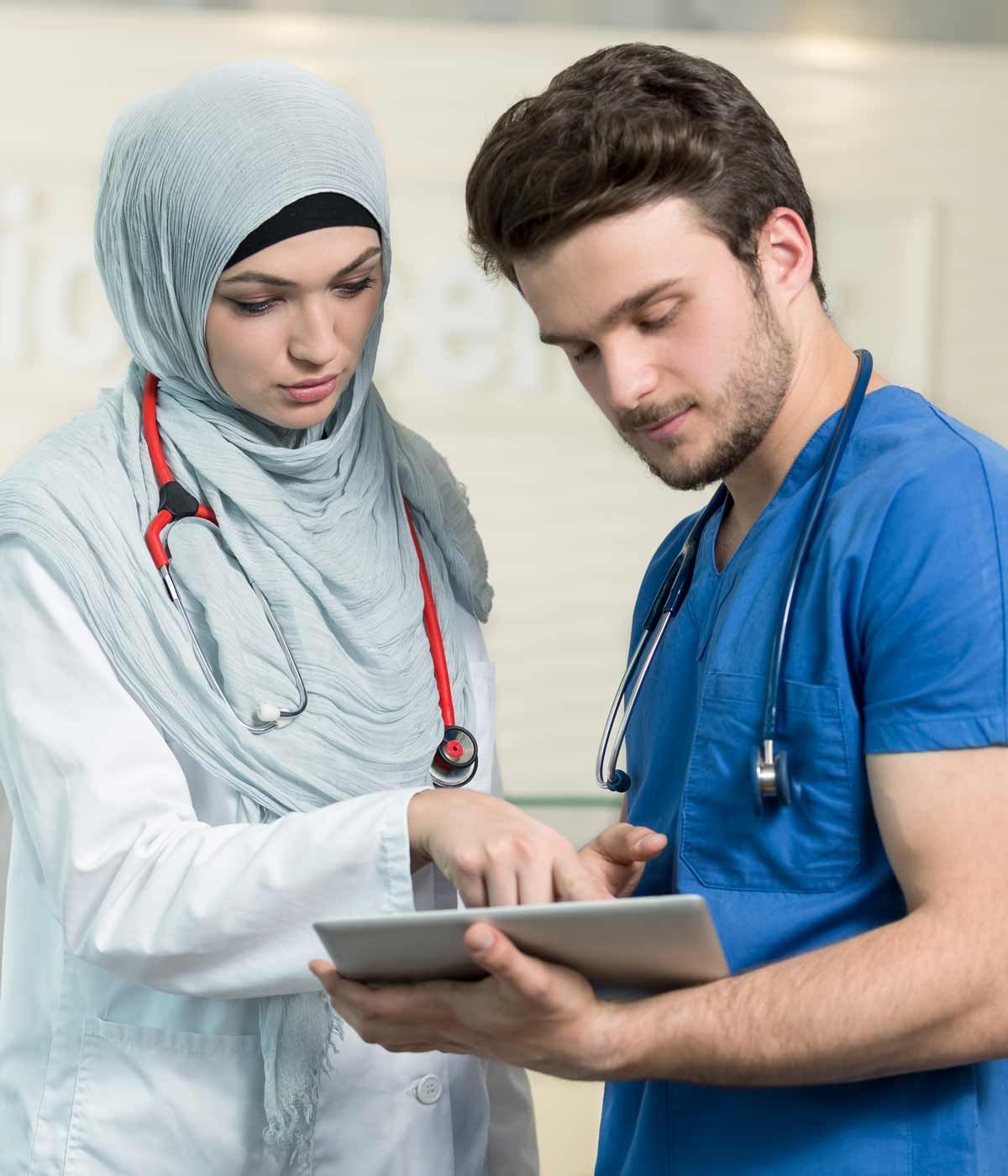 Мусульманские медики. Мусульманка врач. Фотографии исламских врачей.