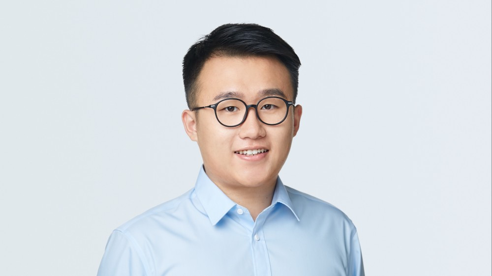 Siyu, an undergraduate international student from China at the University of South Carolina, smiles for the camera in a light blue shirt