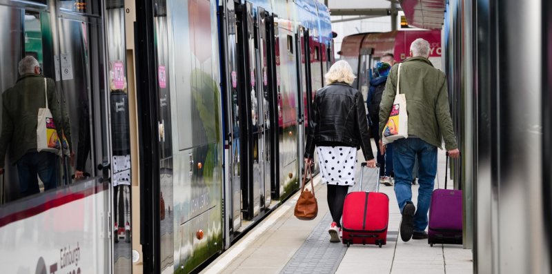 Flying into Edinburgh for the Festival? The transport options if you're heading into the city