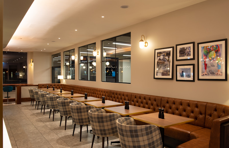 Plaza Premium bar