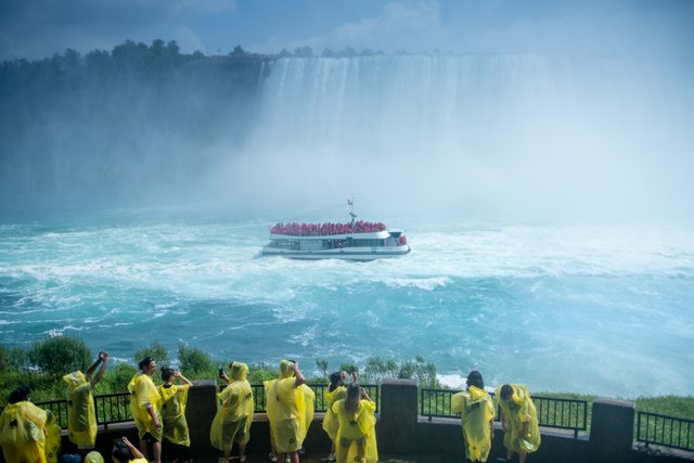 Fall for Canada at magnificent Niagara Falls - fly Edinburgh to Toronto