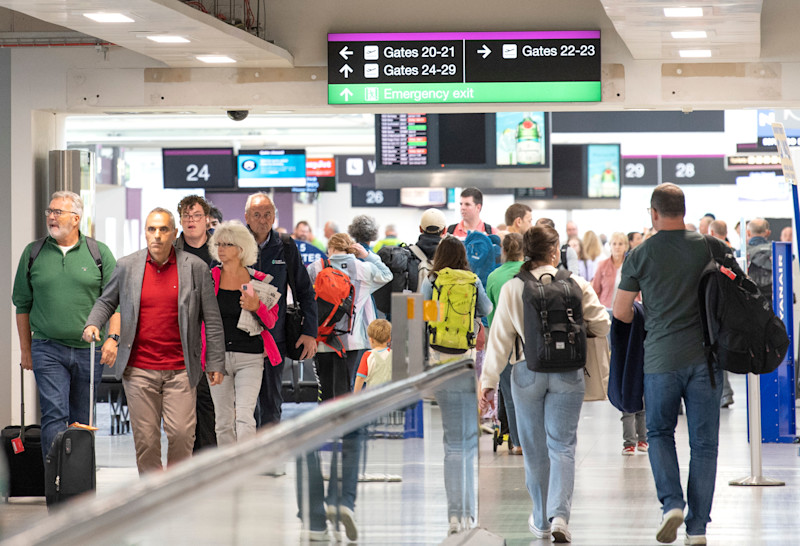 Departures, passengers