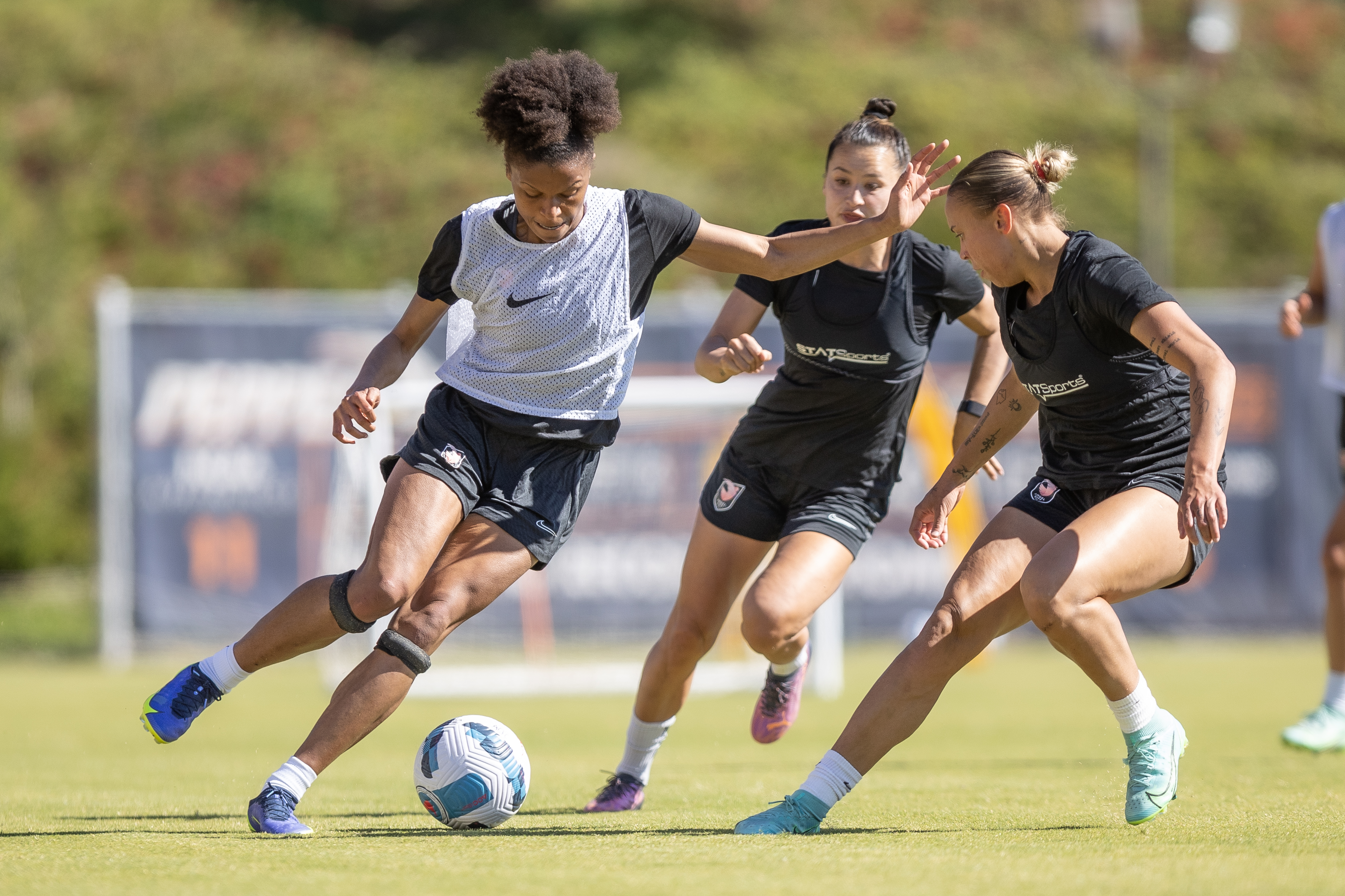 Angel City Football Club makes their inaugural NWSL debut - CBS News