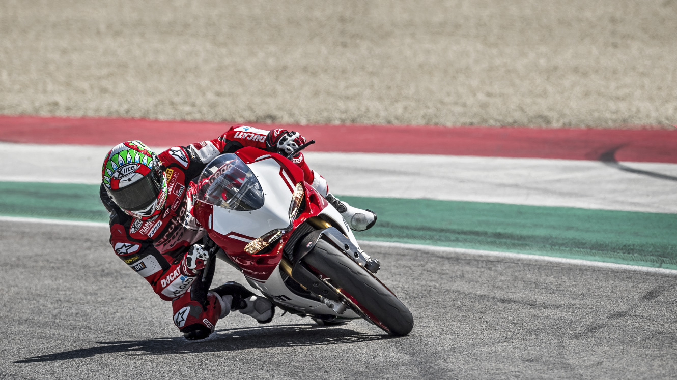 1299 panigale r final edition onboard lap with chaz davies