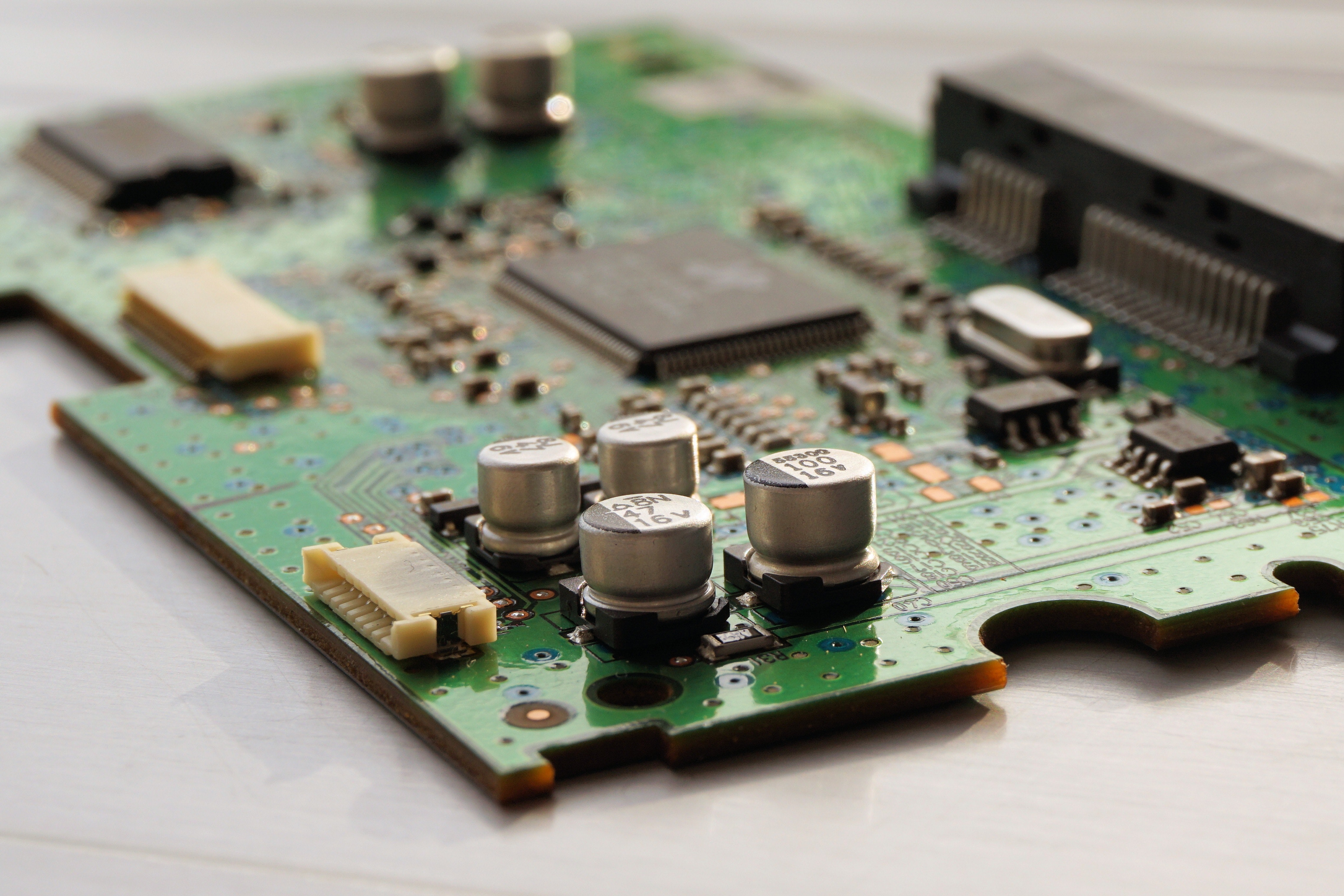  How Automated PCB Manufacturing Improves Efficiency 