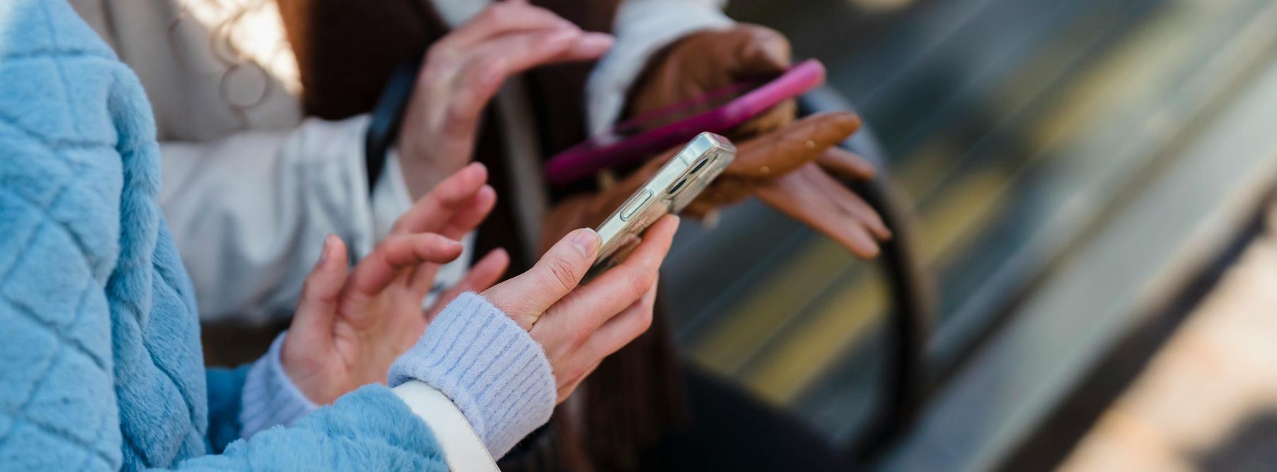 people using in-app message translation on their phones