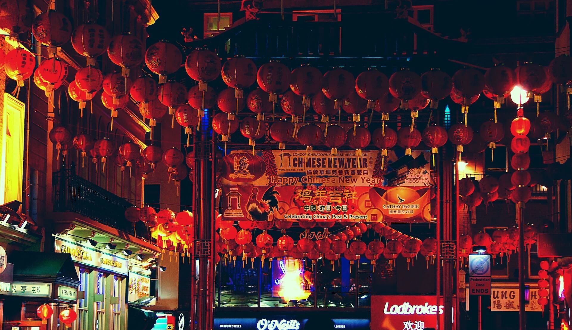 春節/中国旧正月の赤い提灯