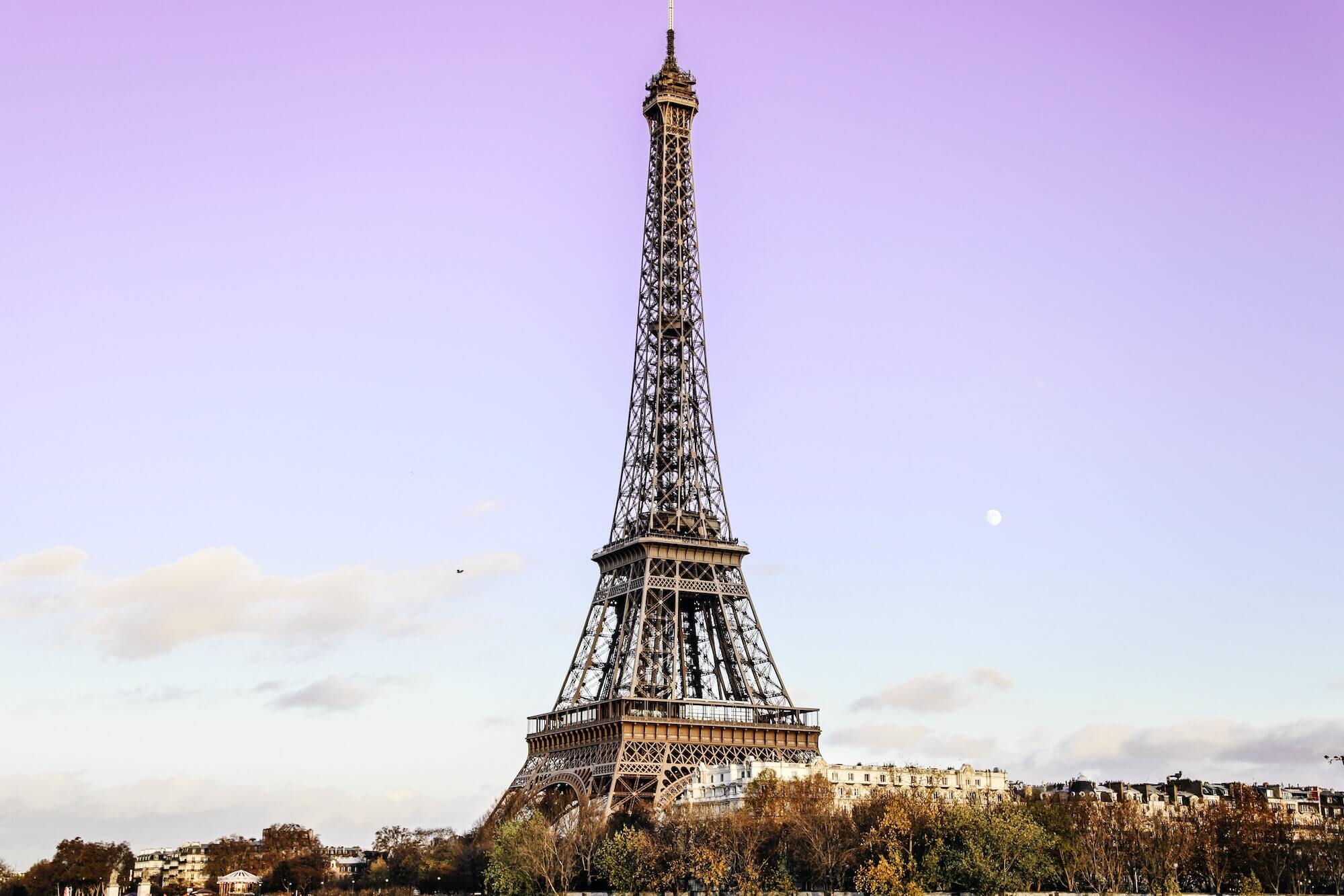 エッフェル塔とパリの夕焼け・Tandemでフランス語を学ぼう
