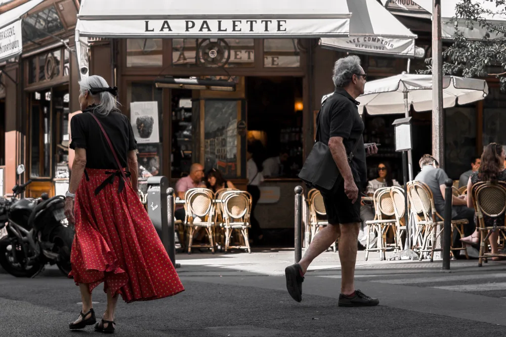 フランス人は本当に屋外のバーやカフェで人に見られながらお茶するのが好き？そのウソ本当を検証！ーTandem言語交換アプリブログ