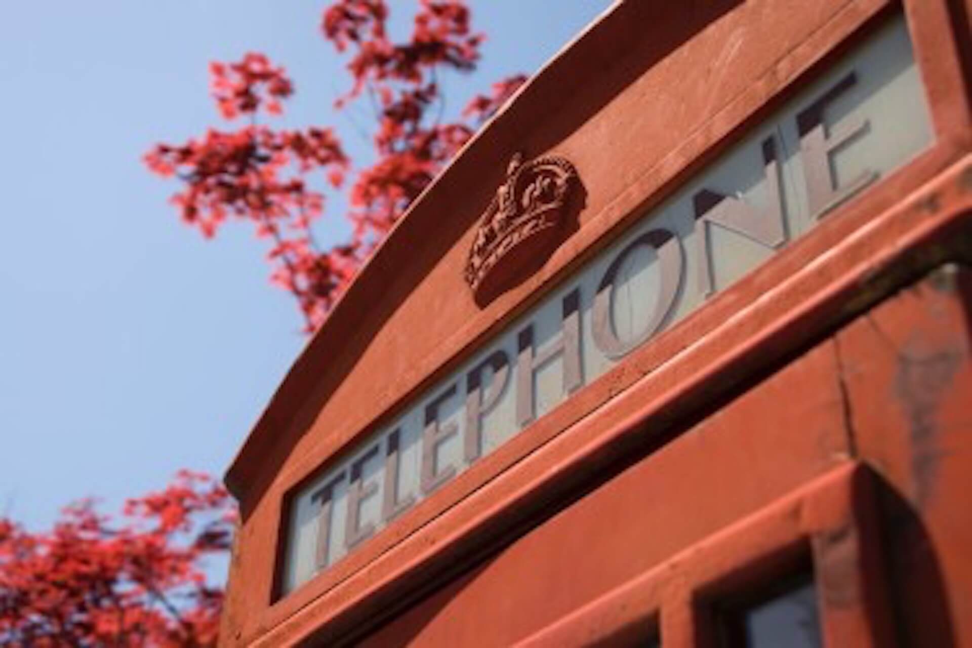 red british telephone box