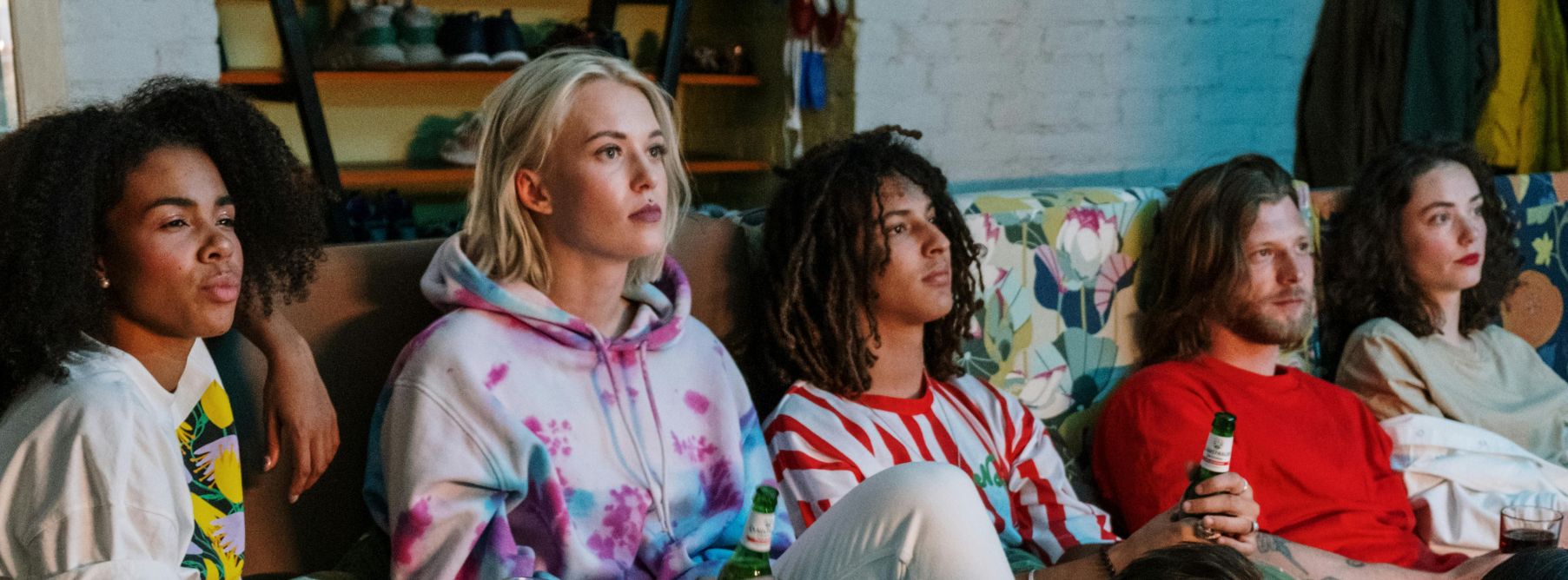 friends watching TV shows to discuss in language exchange