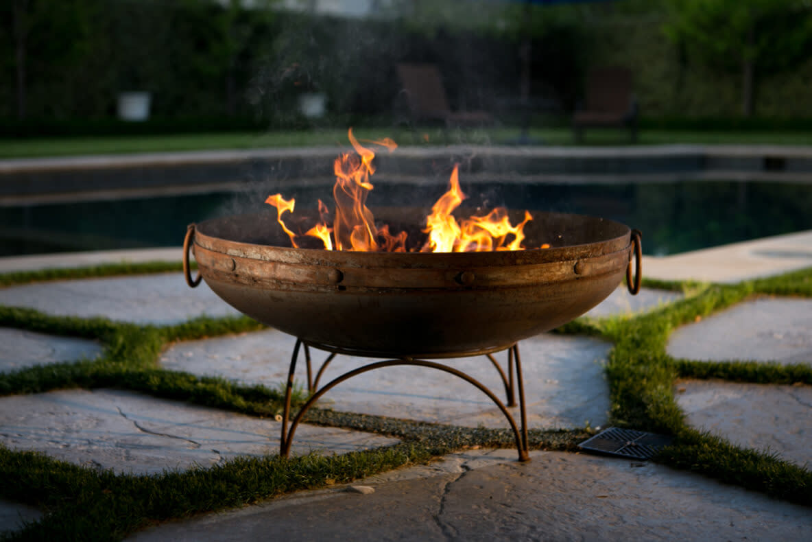 Feuerschalen sind der absolute Trend für den Garten. 