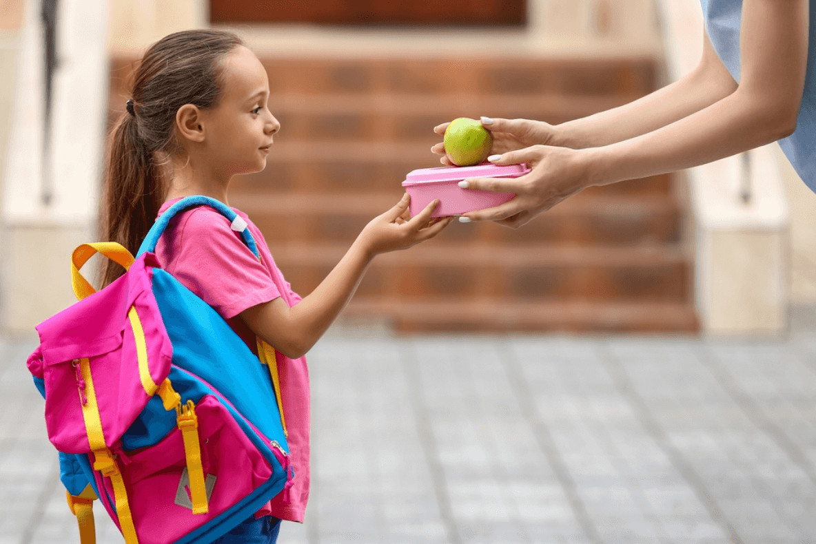 Für den Transport der gesunden Kindergarten- oder Schuljause braucht es einen geeigneten dicht abschließenden Behälter.