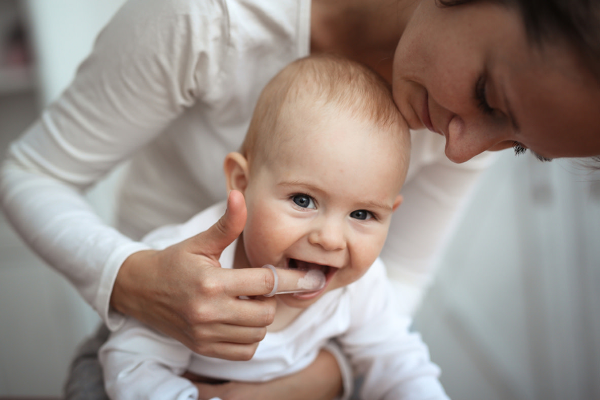 Fingerzahnbürsten sind perfekt, um Ihr Baby bereits früh an die Zahnpflege zu gewöhnen.