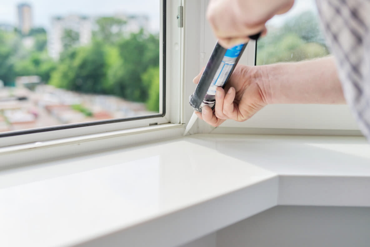 Rund um Fenster, im Bad oder in der Küche sorgt Silikon für die nötige Dichtheit.