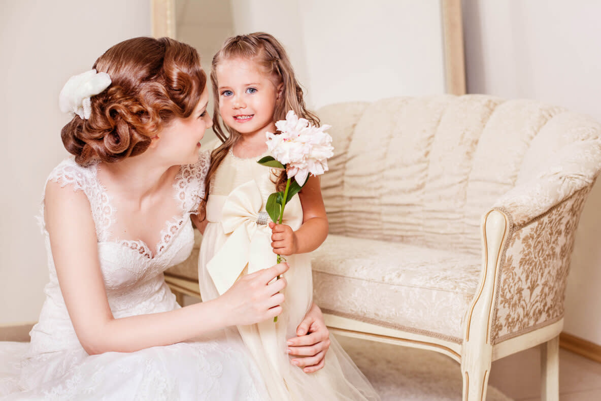 Mit dem passenden Blumenmädchenkleid steht einer gelungenen Hochzeit (fast) nichts mehr im Weg.