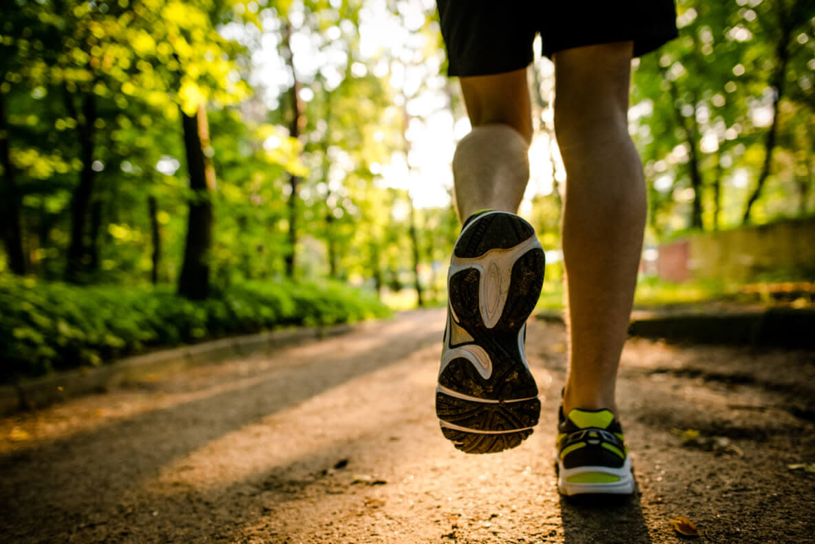 Um mit dem Laufen zu beginnen, braucht es geeignete Laufschuhe. 