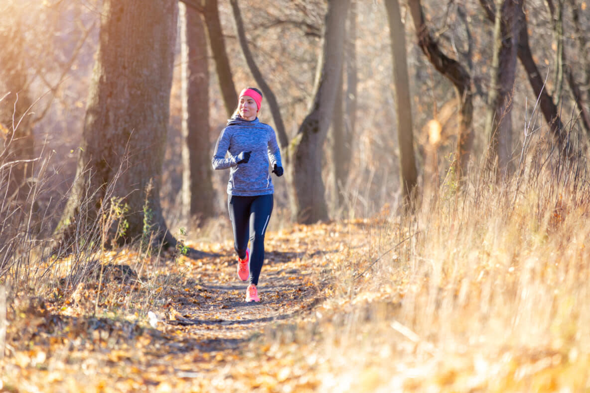 Für alle ohne Laufvorkenntnisse bietet es sich an, auf weichem Waldboden mit dem Laufen zu beginnen. 