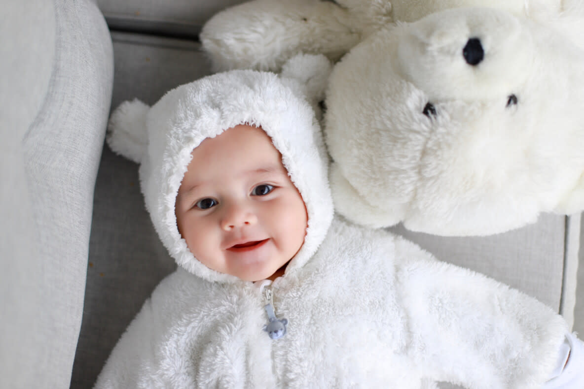  Im Winter mit dem Baby an die Frischluft zu gehen, stellt viele Eltern vor ein großes Kleidungsrätsel. 