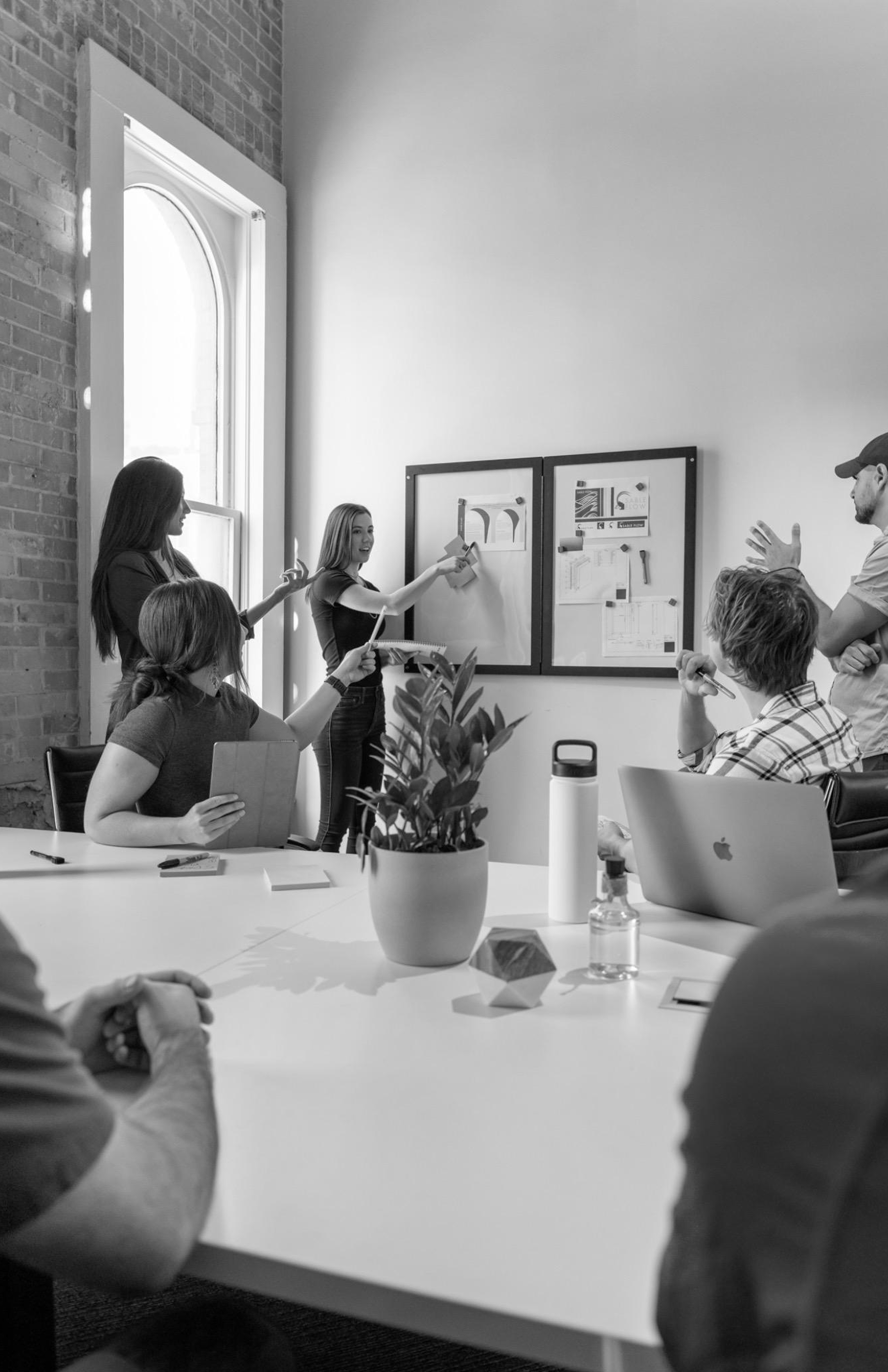 sable-flow-T74mVg F k-unsplash bw 1