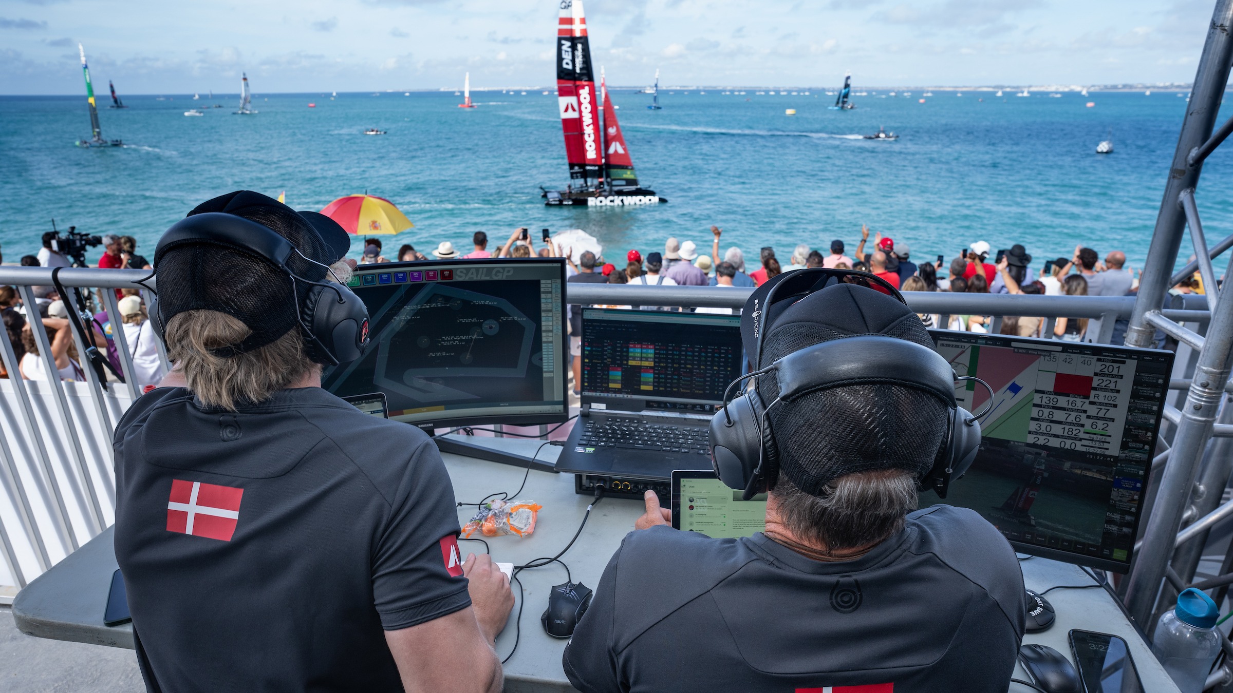 Season 4 // Danish coaches watch the racing from Cadiz coaches' booth