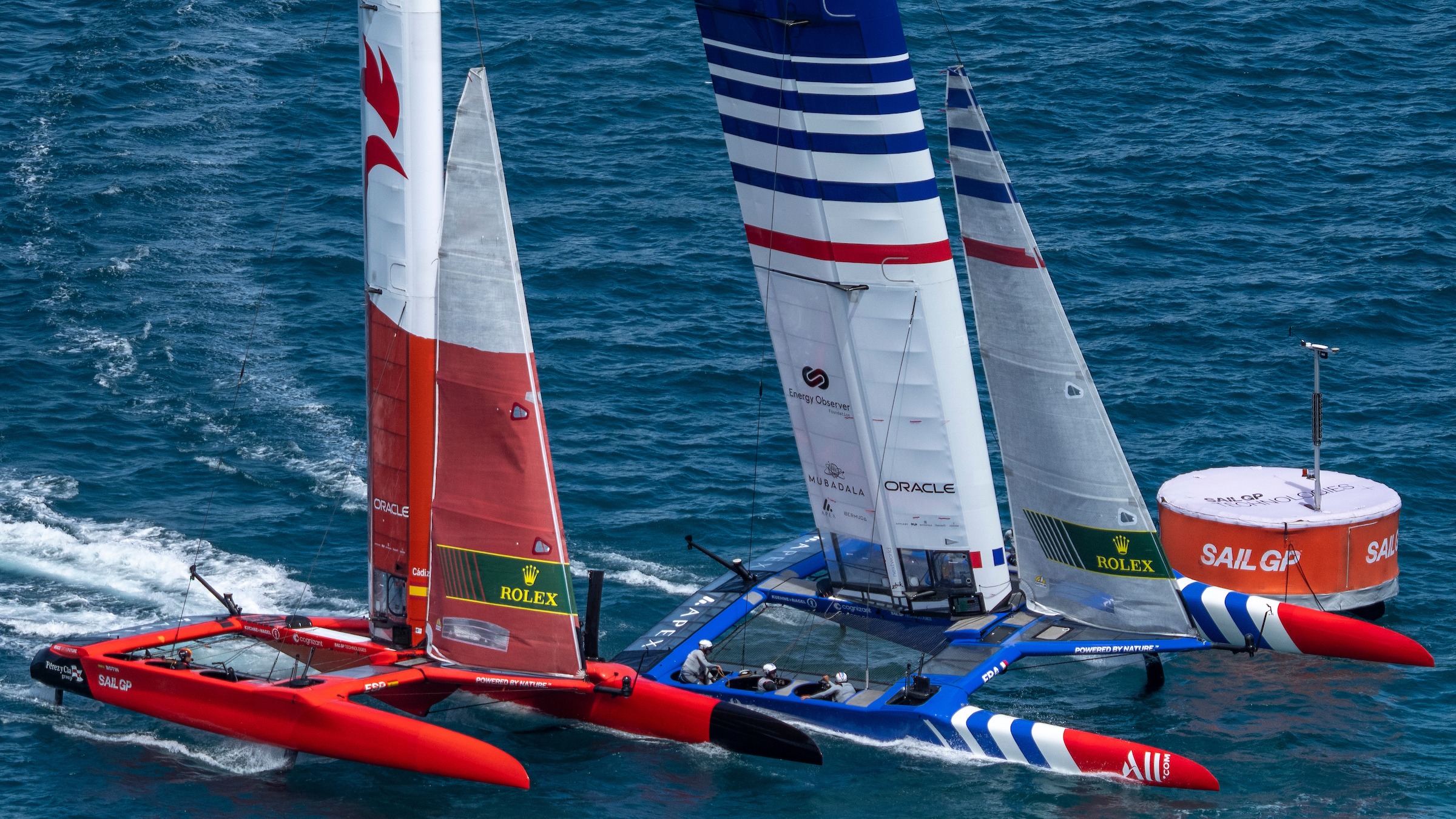 Season 4 // Spain and France close at a mark rounding 