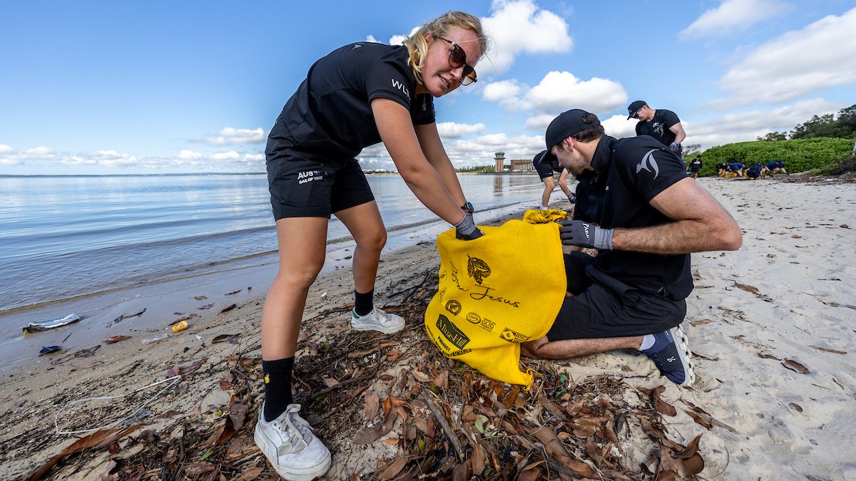 Season 4 // Tash Bryant helps with Sydney beach clean before racing 