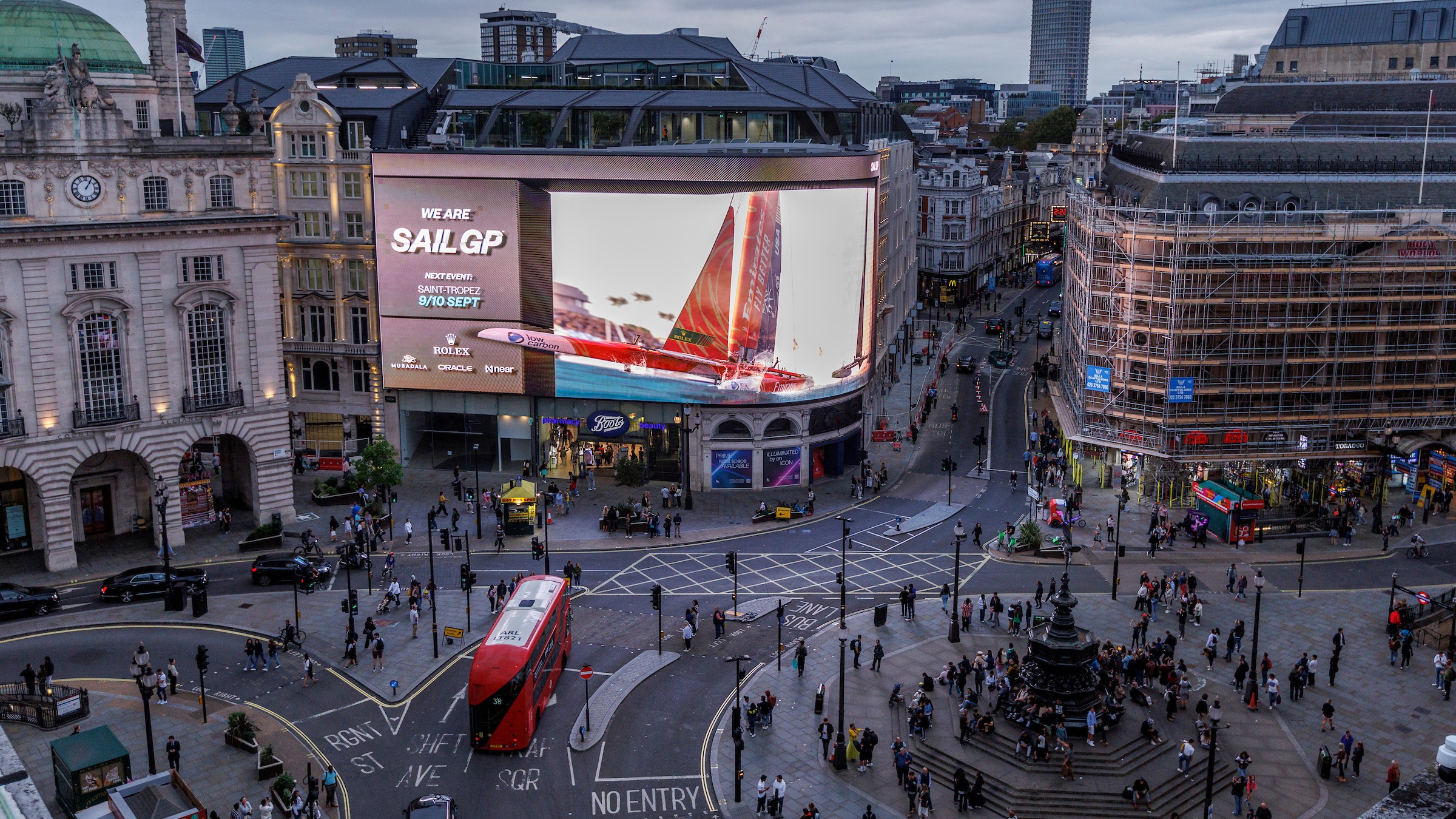 Season 4 // SailGP marketing campaign previews in Piccadilly Circus 