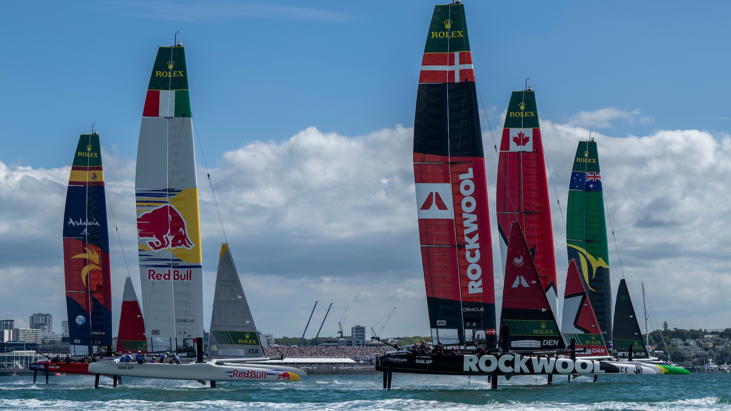 2025 Season // Australia, Canada and ROCKWOOL DEN leading the fleet on day one in Auckland
