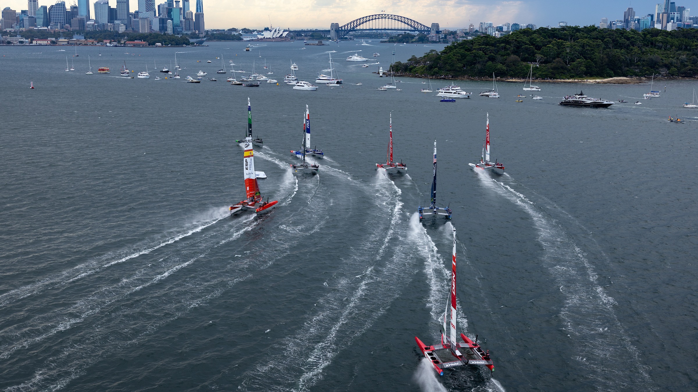 Season 3 // Australia Sail Grand Prix // Fleet heads towards city 