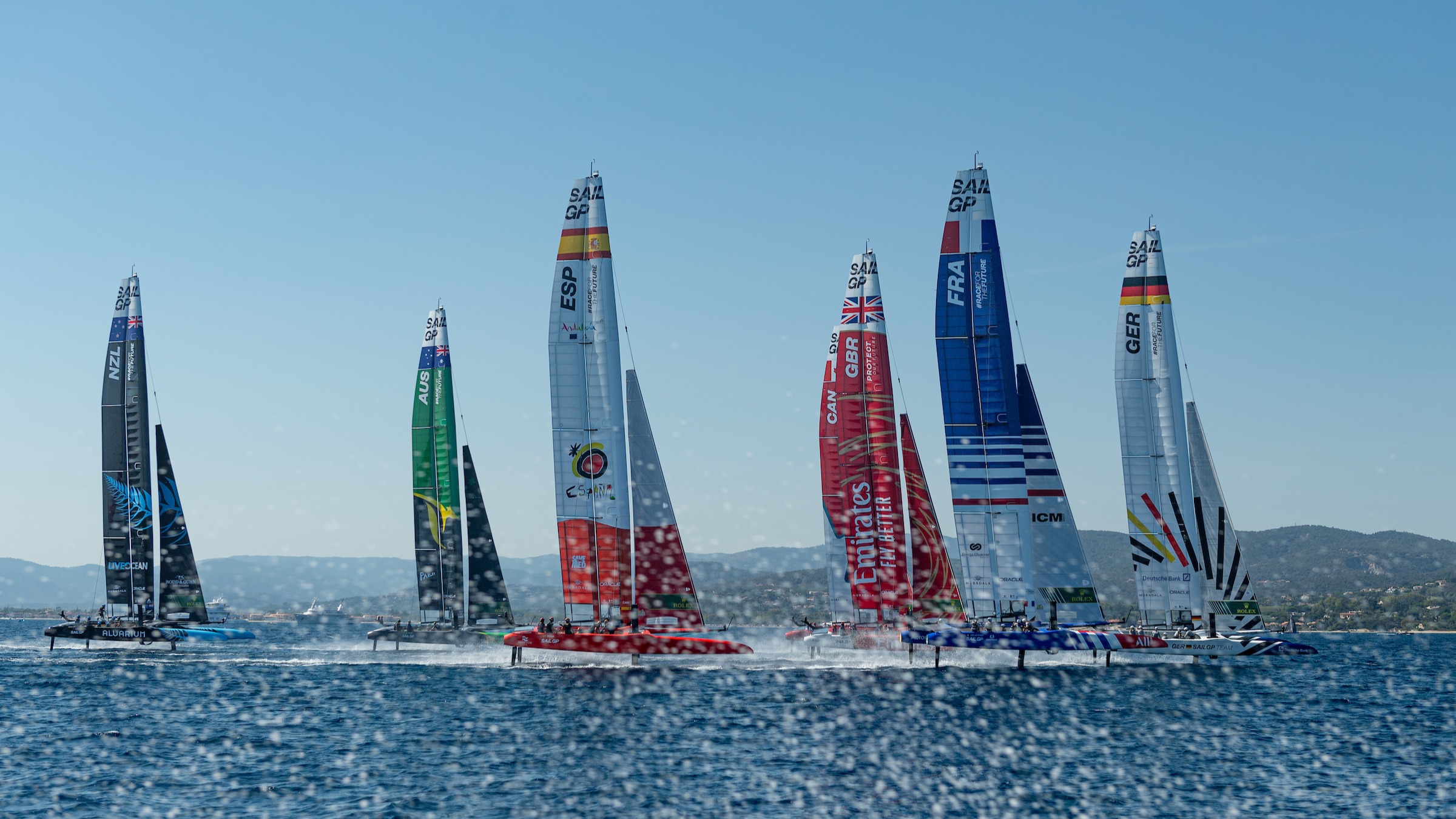 Season 4 // Fleet streak across the water in Saint Tropez practice