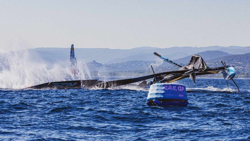 Season 4 // New Zealand wing fully collapsed at end of racing in Saint-Tropez