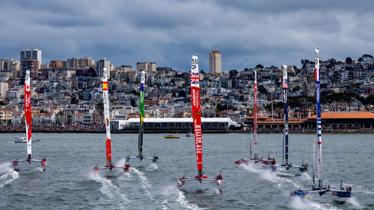 Season 3 // France Sail Grand Prix // Fleet heads towards skyline