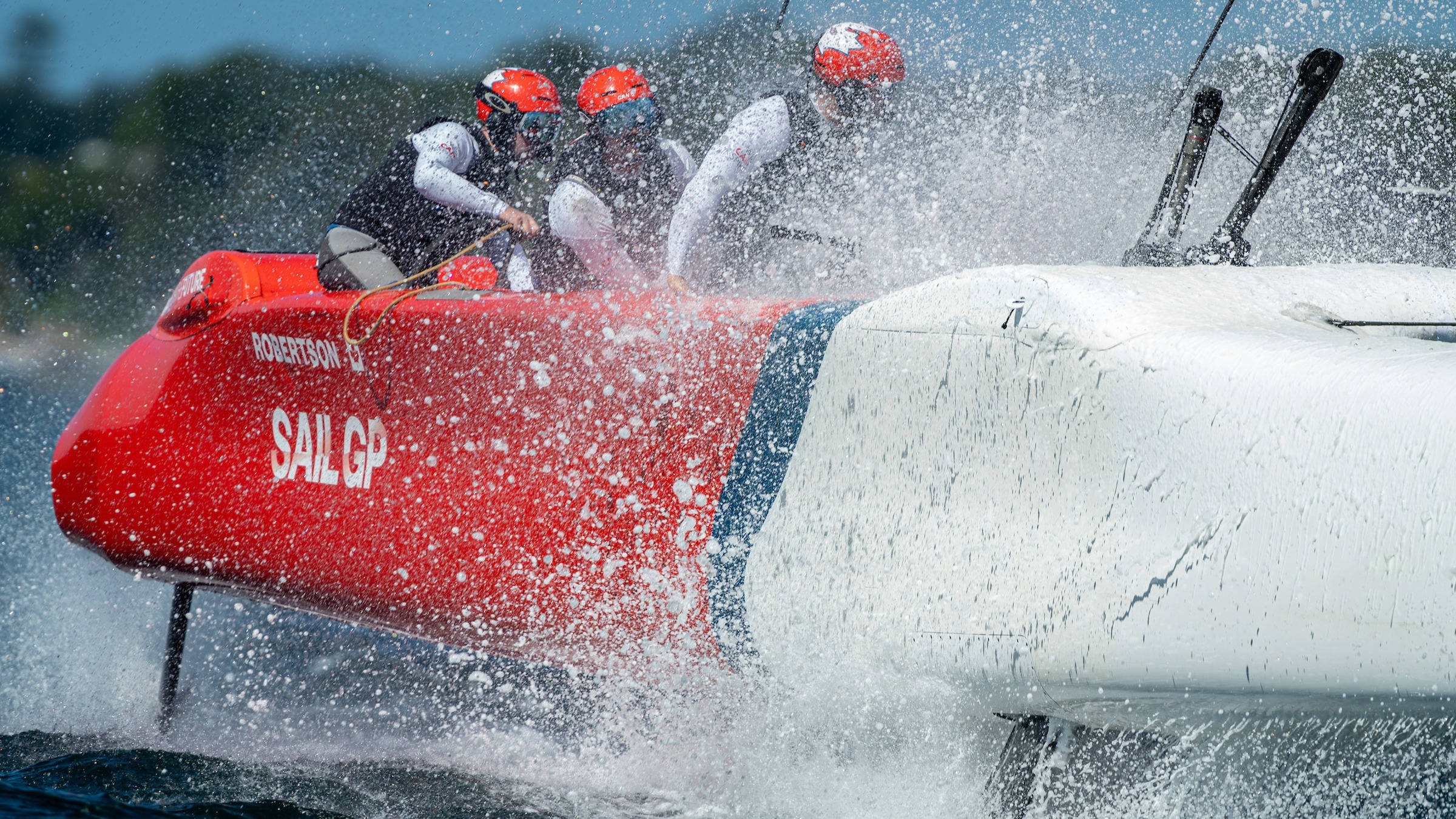 Season 4 // Canada hit by wave on second day of racing in Sydney
