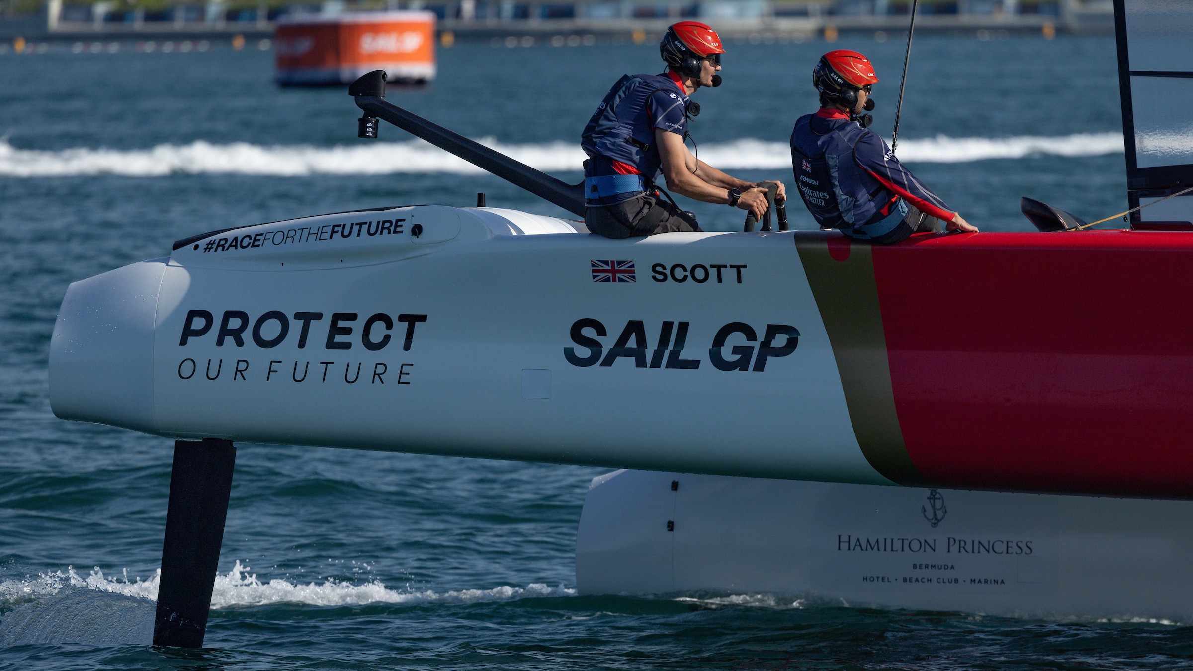 Season 4 // Giles Scott behind the wheel of Emirates GBR in Abu Dhabi practice 