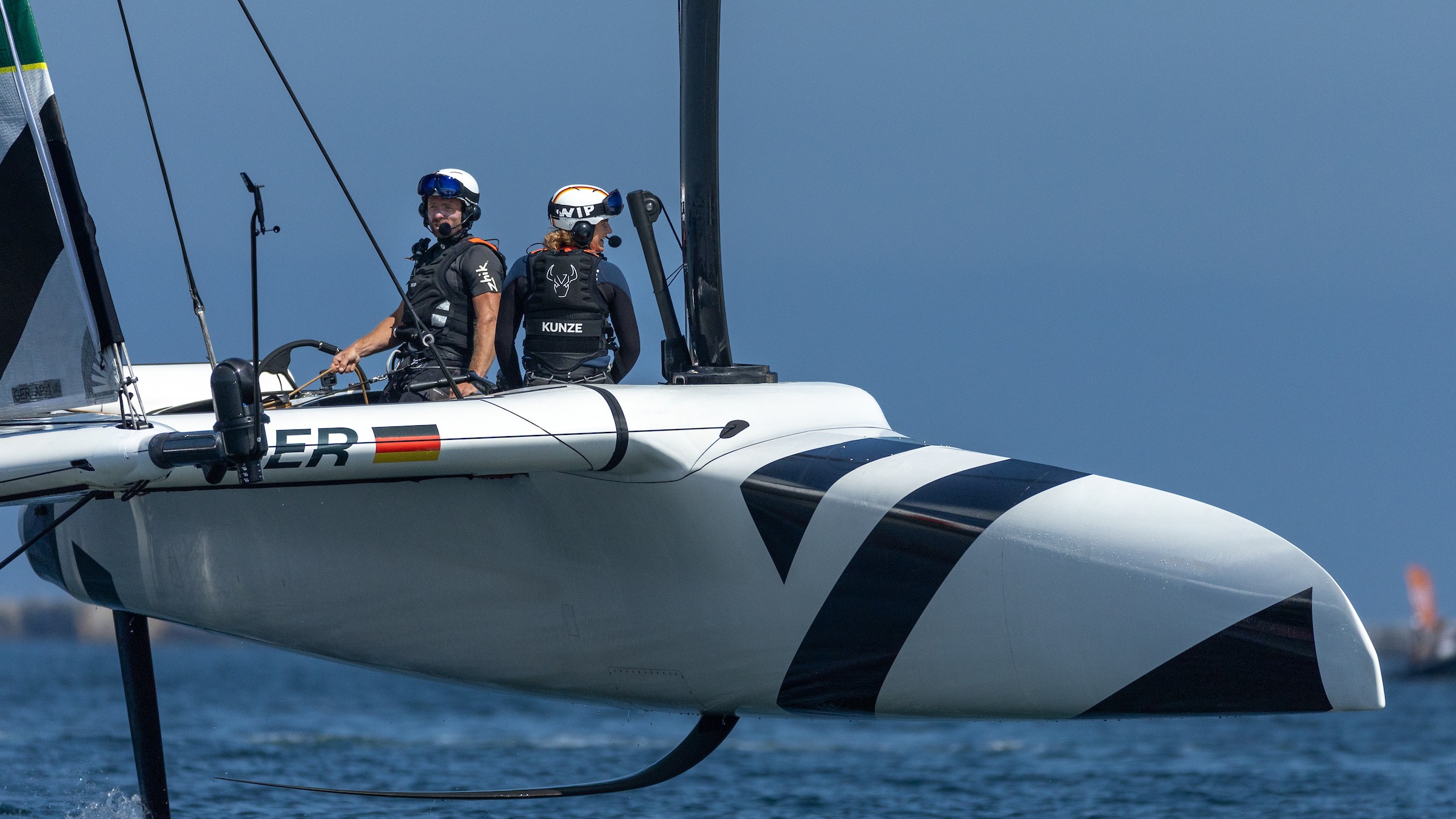 Season 4 // Kahena Kunze and Stuart Bithell on board the German F50 in Los Angeles