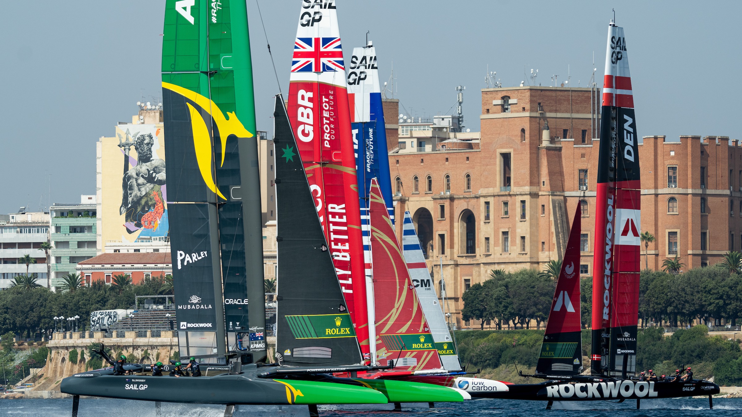 Season 4 // Australia, Emirates GBR, France and Denmark underway on first day of racing in Taranto