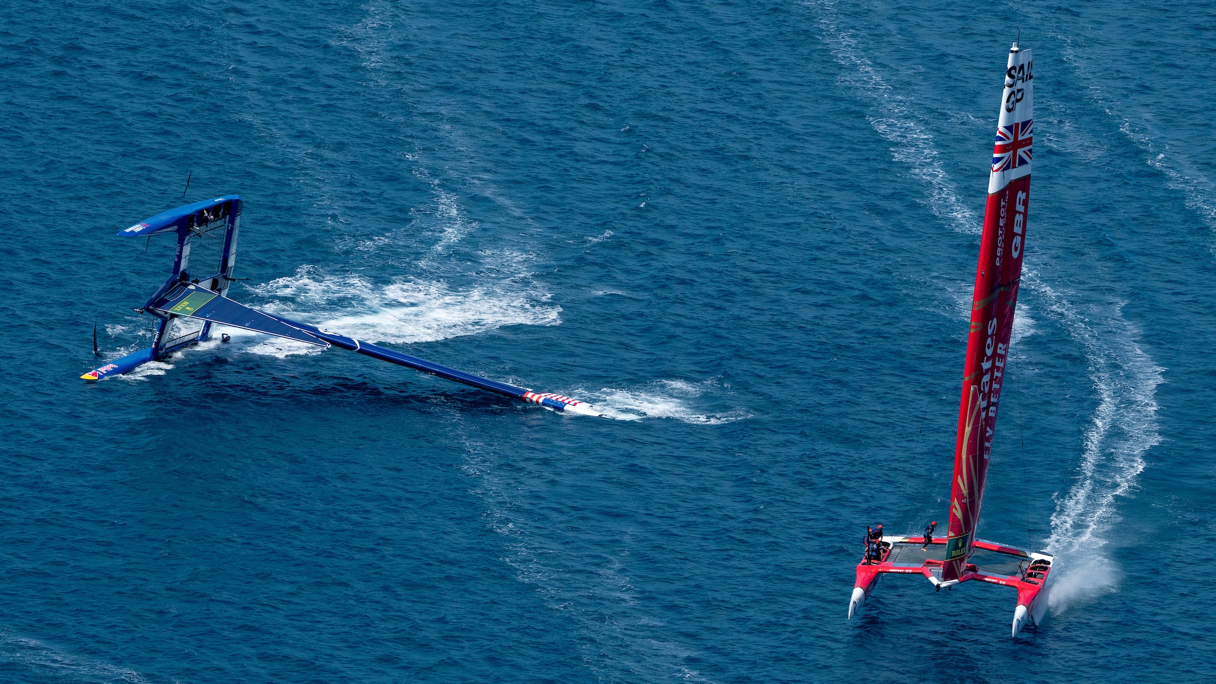Season 4 // Emirates GBR sails past capsized USA F50 in Bermuda