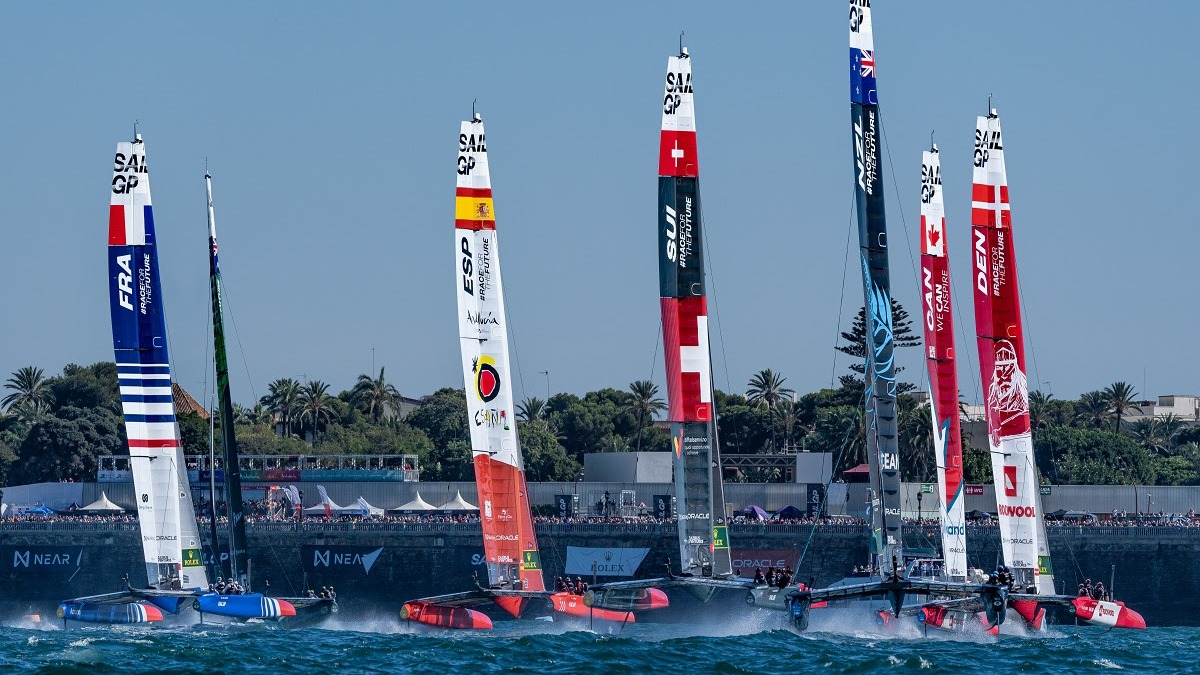 Season 3 // Spain SailGP Team // Spain at the front of the fleet day one 