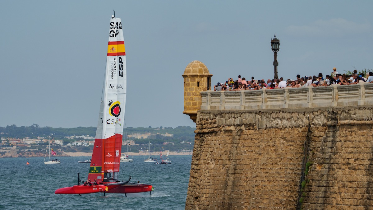 Spain's home event in Cádiz brought out huge crowds who cheered their team on