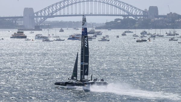 New Zealand comeback falls short in Sydney