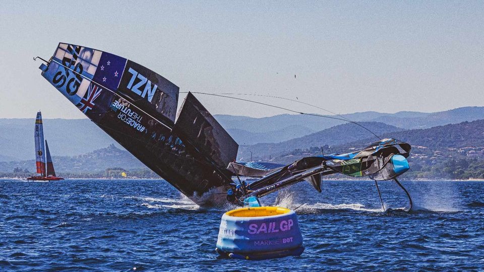 Season 4 // New Zealand wing falls over starboard hull 