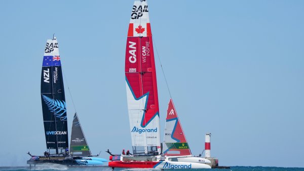 Canada triumphs with two wins as racing kicks off in Chicago