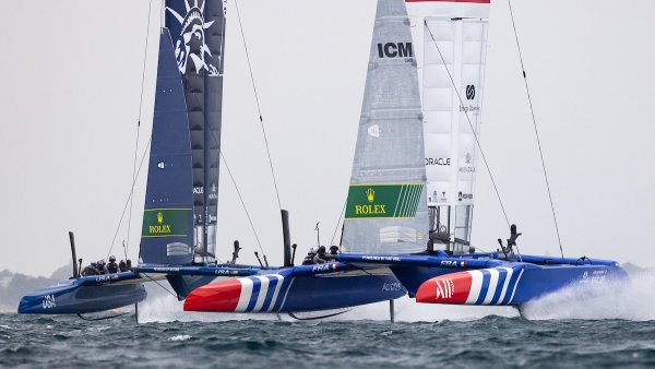 Ainslie récidive, les Bleus, 4e, portent réclamation - ROCKWOOL Italy Sail Grand Prix | Taranto