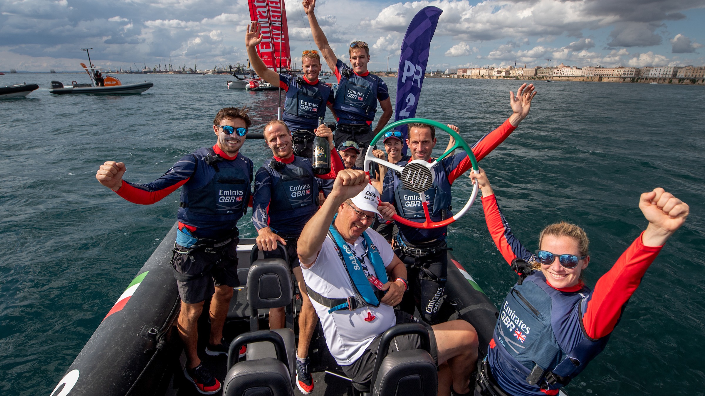Season 4 // Emirates GBR celebrate Taranto win from team chase boat 
