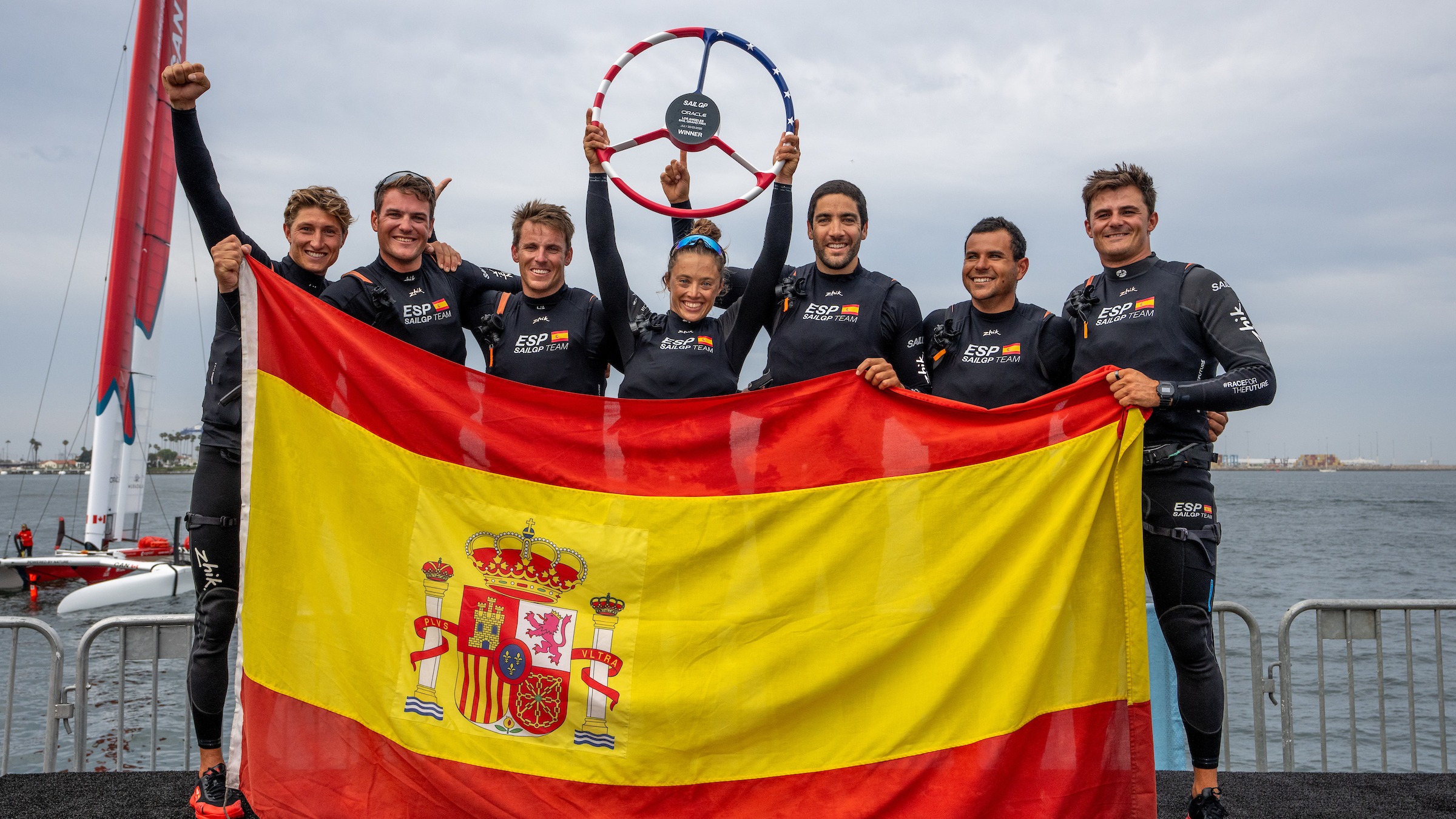 Season 4 // Spain strategist Nicole van der Velden holds LA trophy with the team 