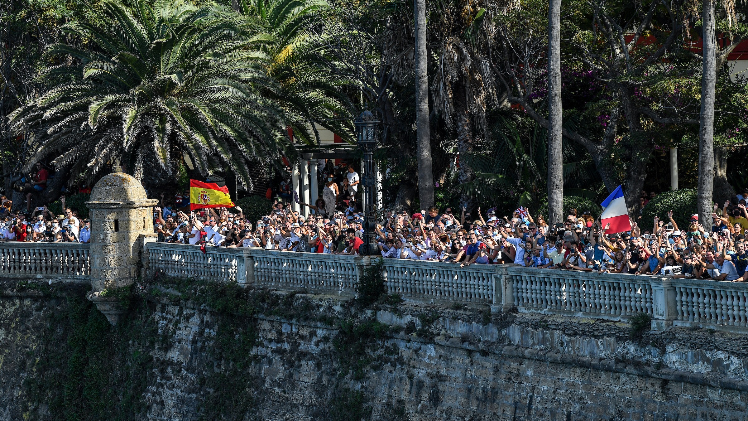 Season 4 // Crowd lines the shoreline in Cadiz Season 4