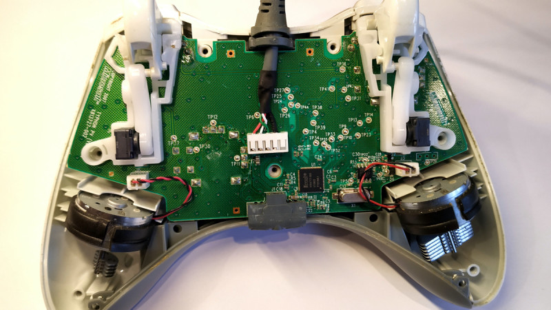 Detachable motors clear access to the inputs, and a series of handy test points means that we can truly hack this controller into something wonderful