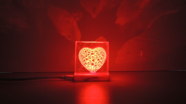 Voronoi heart lamp